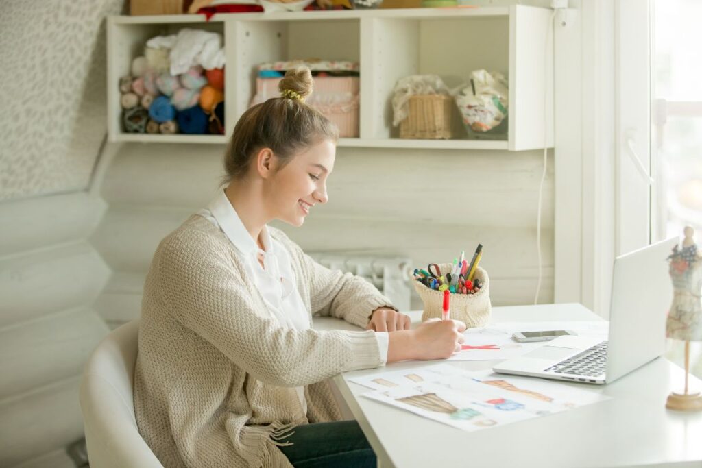 Espaço organizado para trabalhar em casa